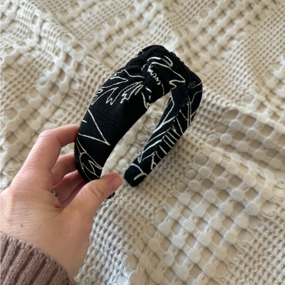 Sseko black and white floral headband